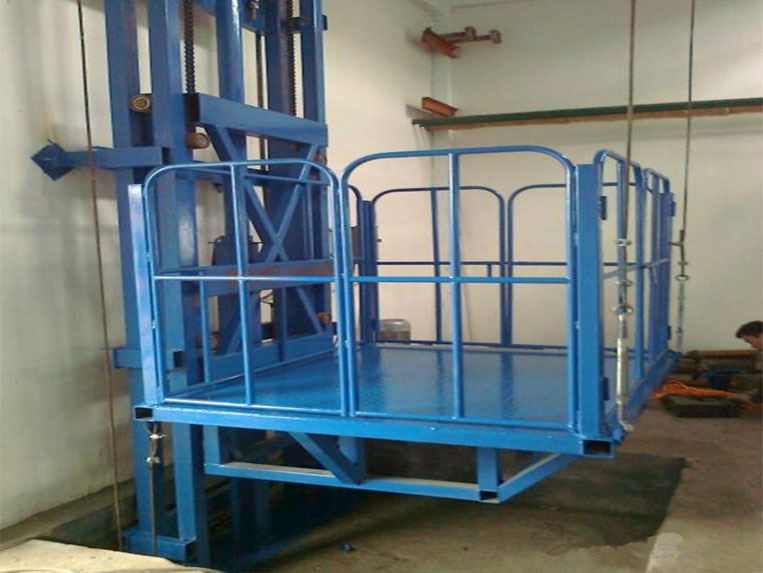 導軌式升降平臺